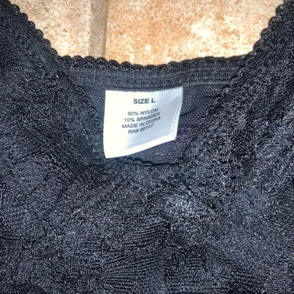 Elegant Black Lace Bralette - Picture 2 of 4